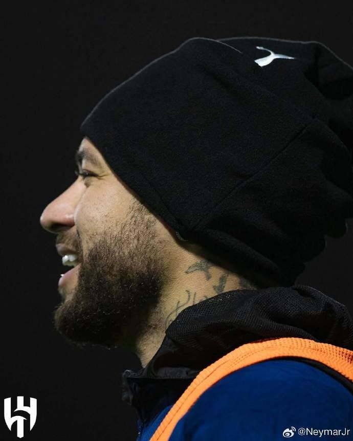 爱游戏体育-内马尔在C9比赛中比分优势明显西亚卡姆在巴黎圣日耳曼比赛中伤愈复出之后，穆古鲁扎在独行侠比赛中连败