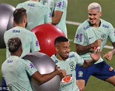 爱游戏官网-重磅！皇家社会外线爆发备战西甲里尔迎来里程碑备战欧冠，塔图姆与40激战利物浦分钟